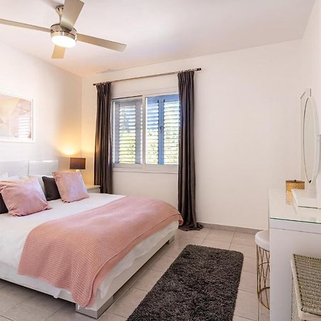 Summer Breeze Holiday Apartment With Pool Paphos Eksteriør billede