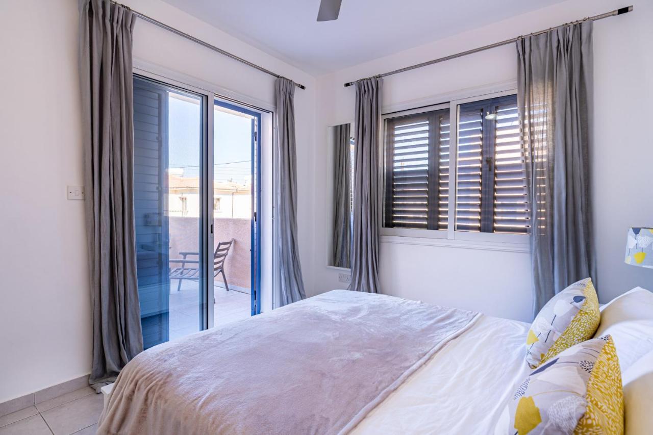 Summer Breeze Holiday Apartment With Pool Paphos Eksteriør billede