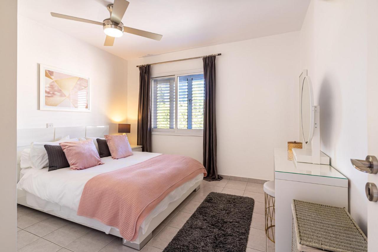 Summer Breeze Holiday Apartment With Pool Paphos Eksteriør billede