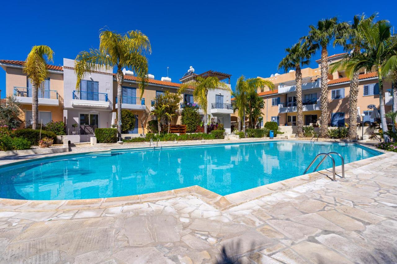Summer Breeze Holiday Apartment With Pool Paphos Eksteriør billede
