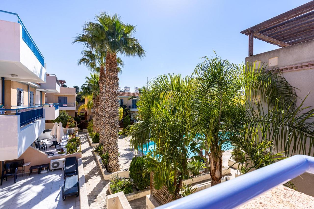 Summer Breeze Holiday Apartment With Pool Paphos Eksteriør billede