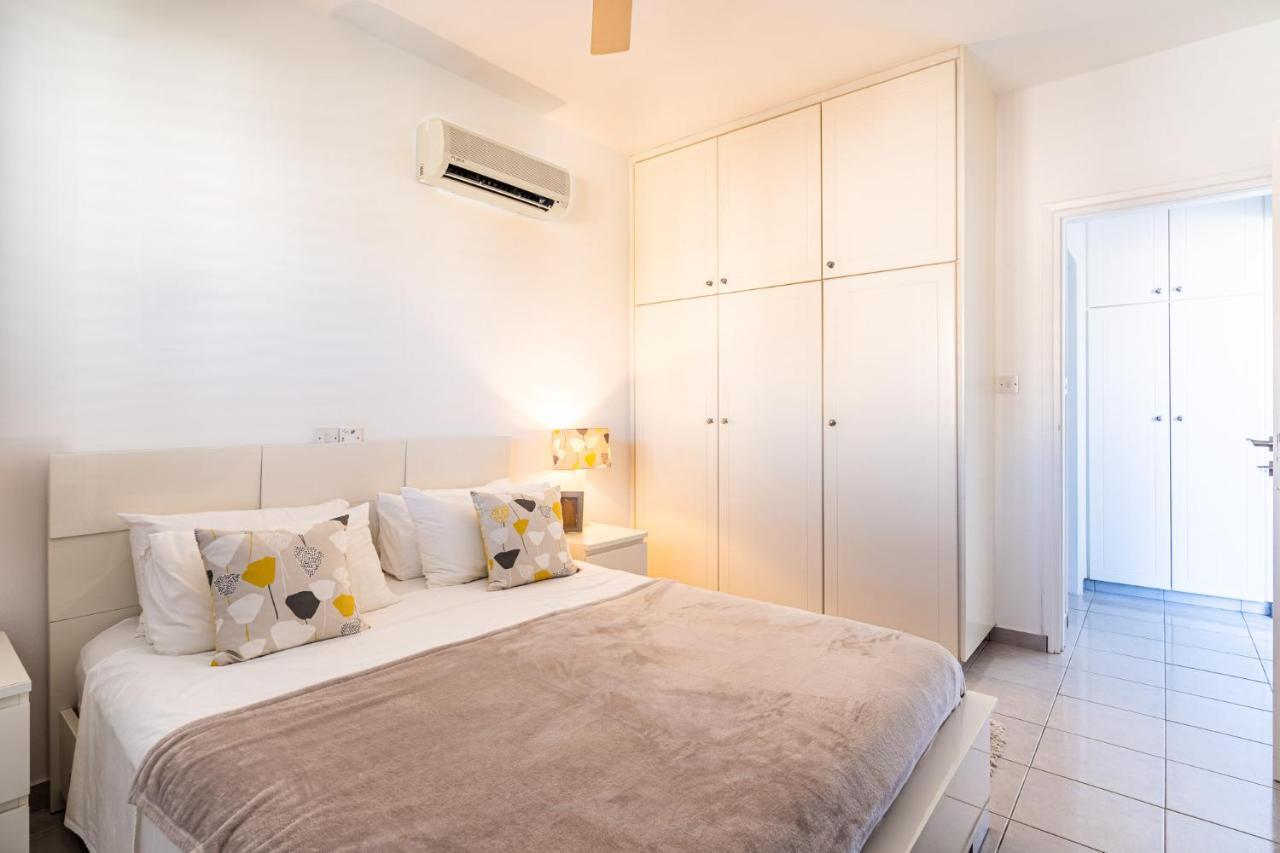 Summer Breeze Holiday Apartment With Pool Paphos Eksteriør billede