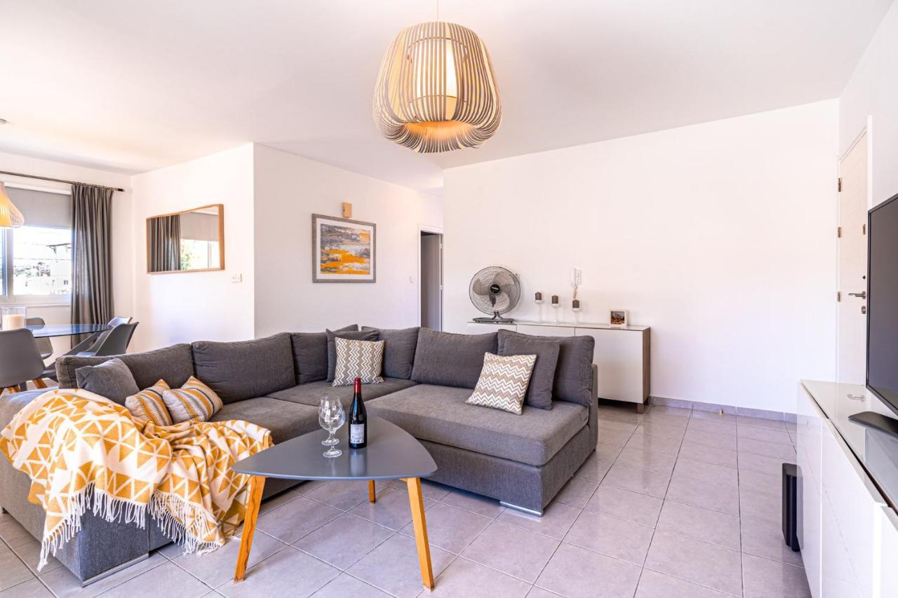 Summer Breeze Holiday Apartment With Pool Paphos Eksteriør billede