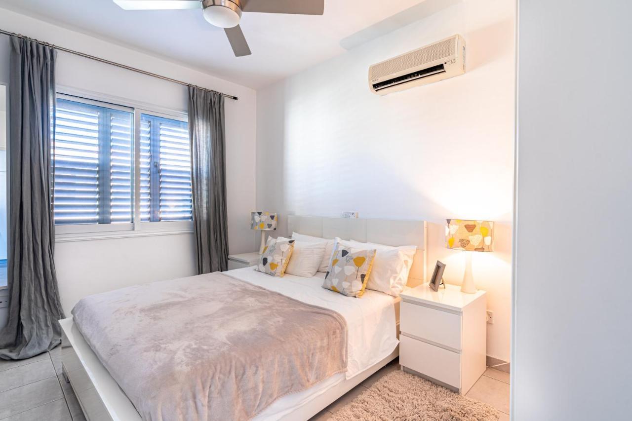 Summer Breeze Holiday Apartment With Pool Paphos Eksteriør billede