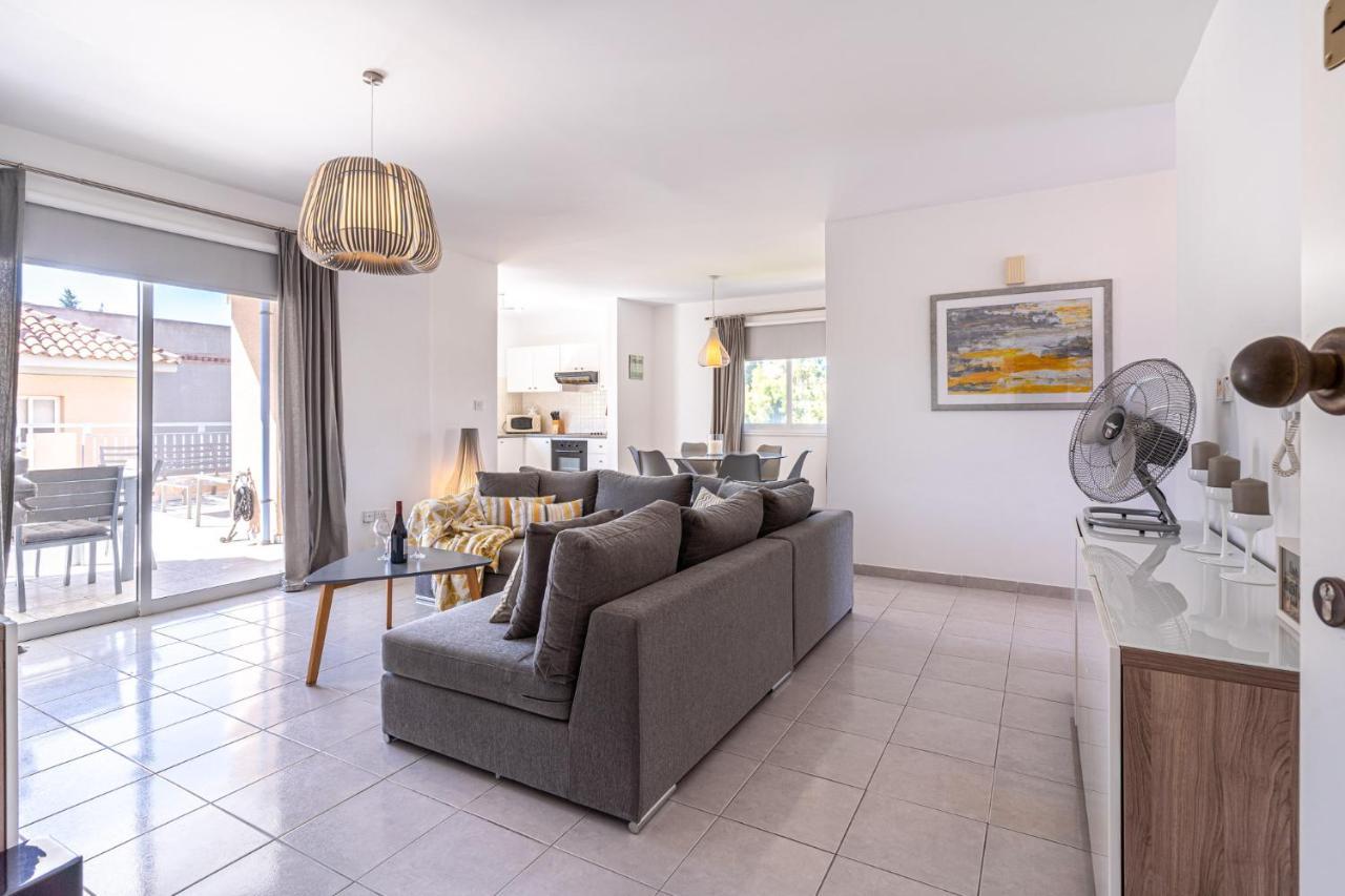Summer Breeze Holiday Apartment With Pool Paphos Eksteriør billede